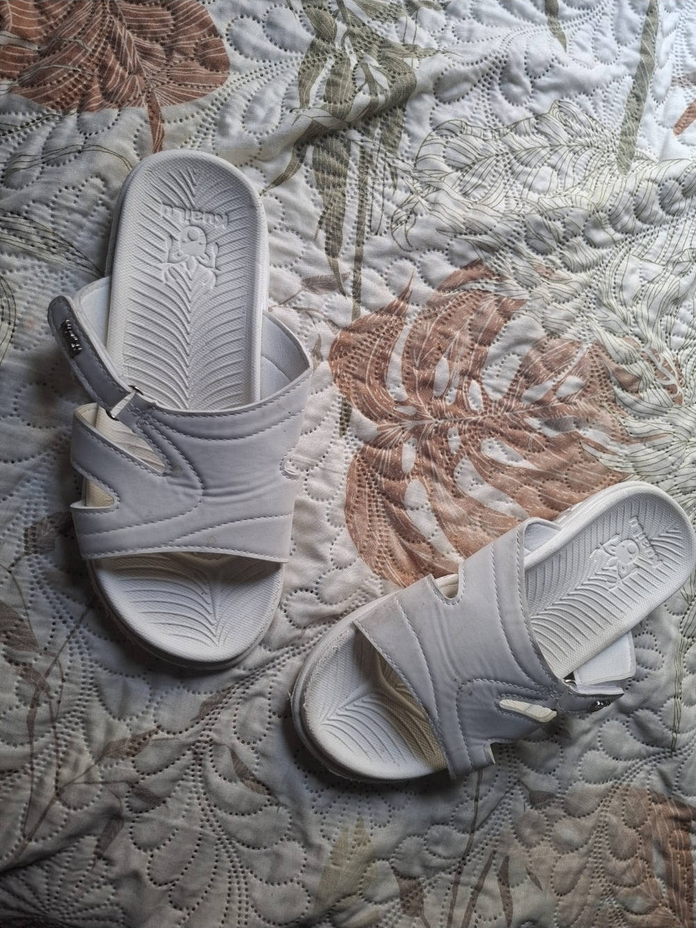 Women's White Comfort Slide Sandals